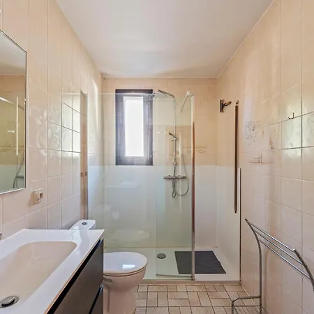 Maurice Close To The 别墅