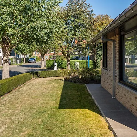 Maurice Close To The 别墅